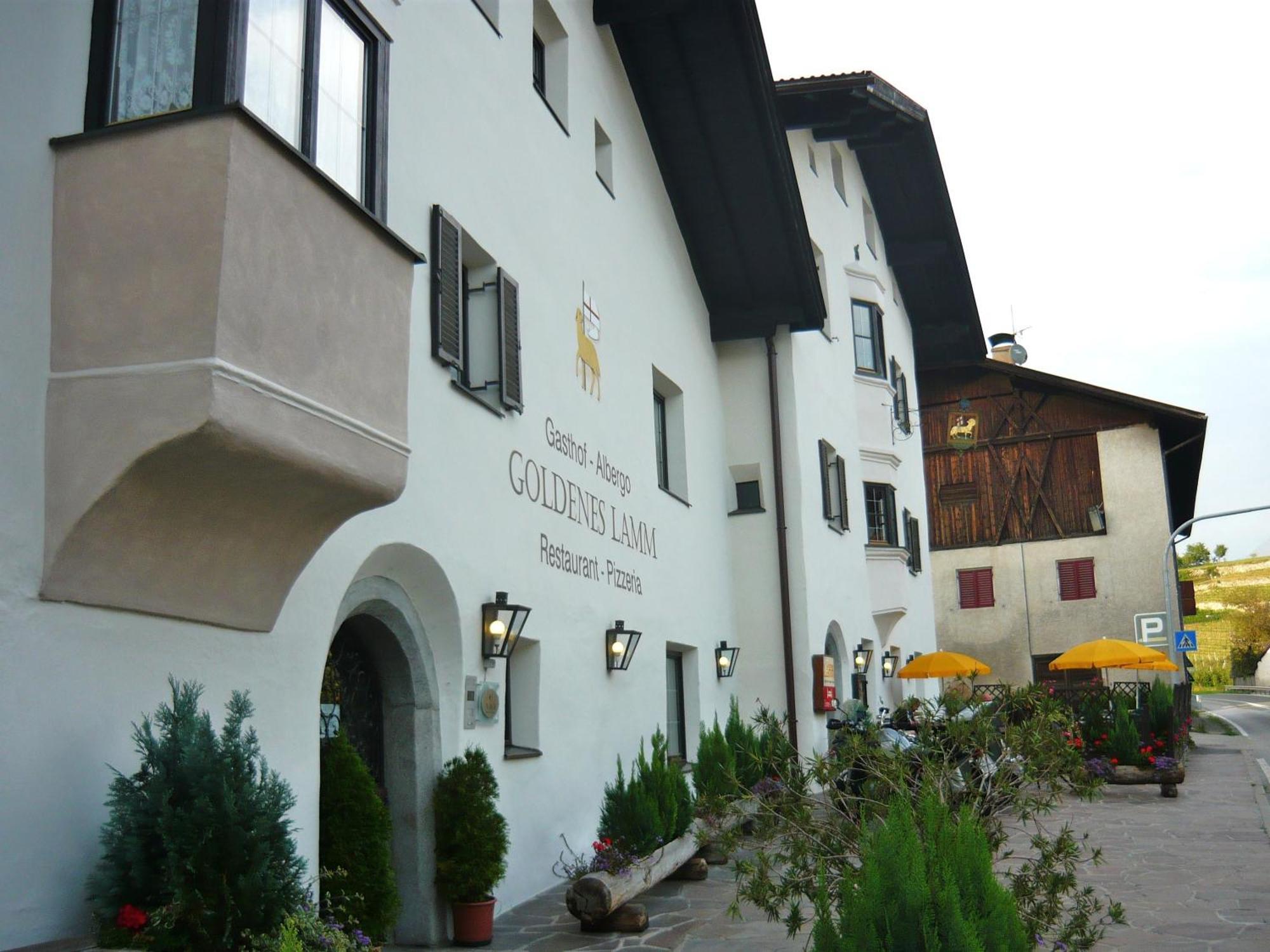 Gasthof Goldenes Lamm Hotel Vahrn Exterior photo