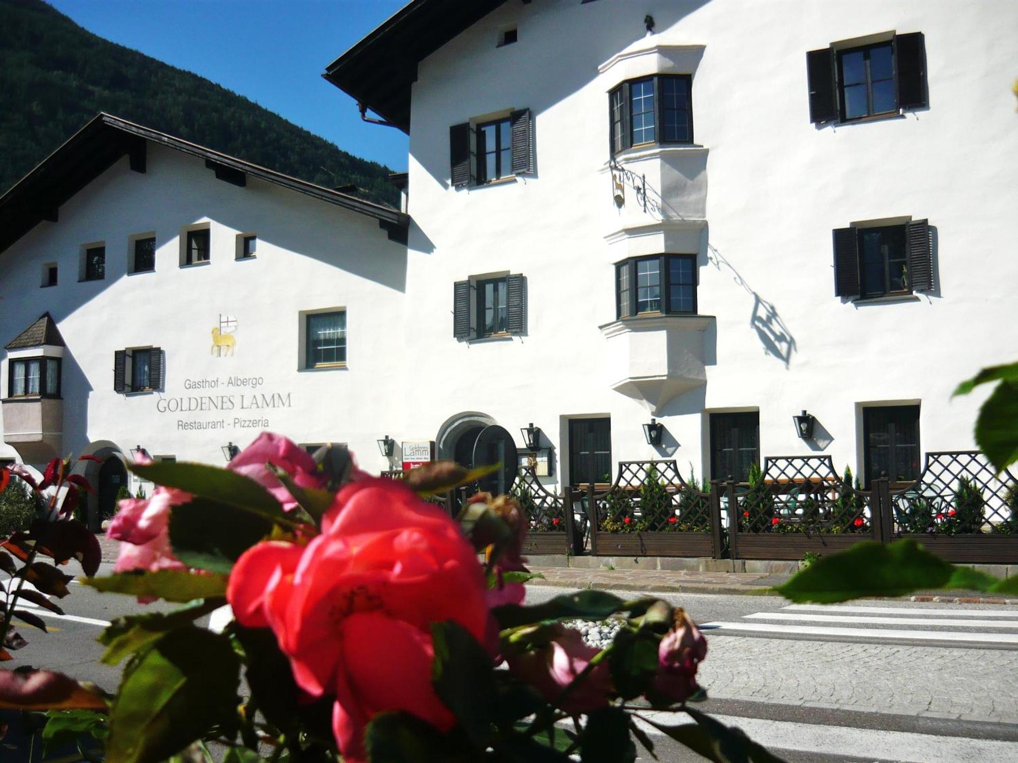 Gasthof Goldenes Lamm Hotel Vahrn Exterior photo