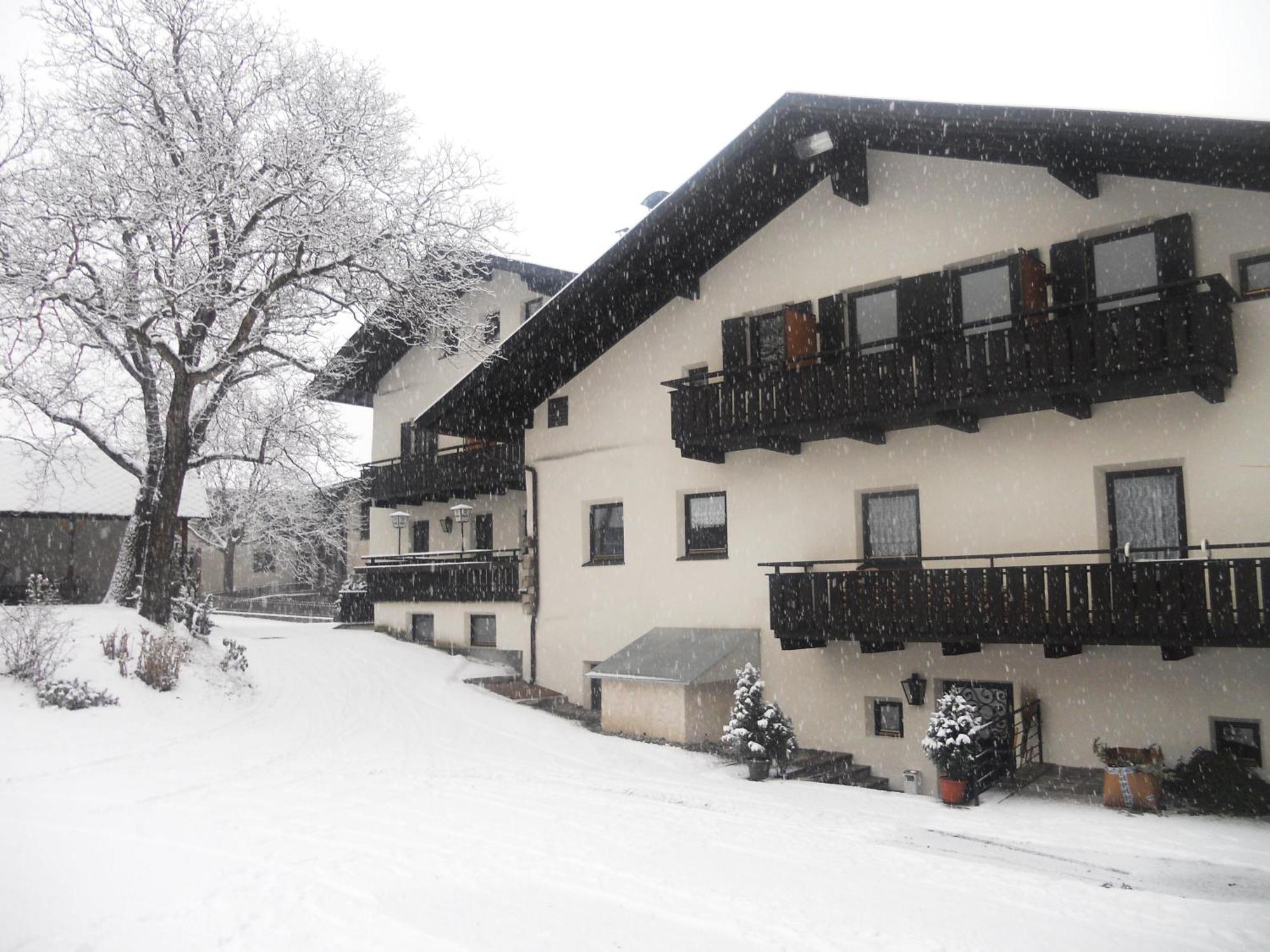 Gasthof Goldenes Lamm Hotel Vahrn Exterior photo