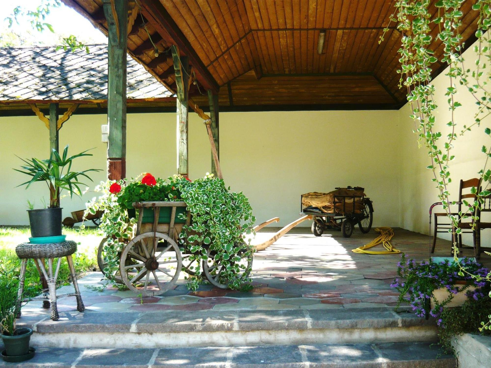 Gasthof Goldenes Lamm Hotel Vahrn Exterior photo